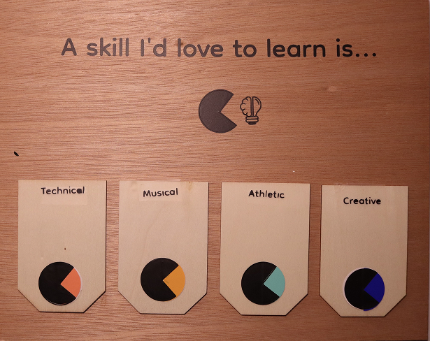 Wooden prompt card